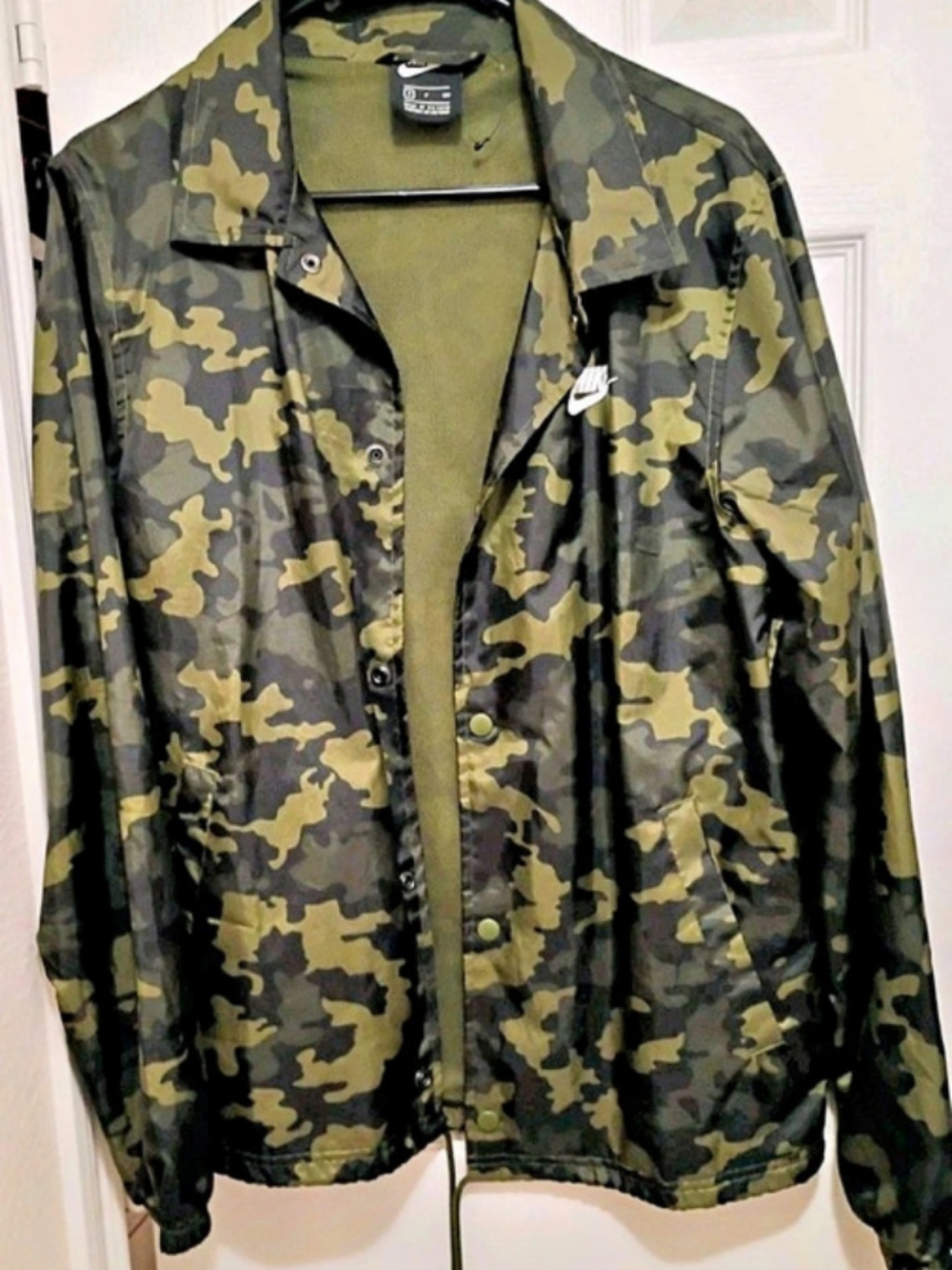 Nike Green & Black Camo Windbreaker Snap Front Jacket Men's Small